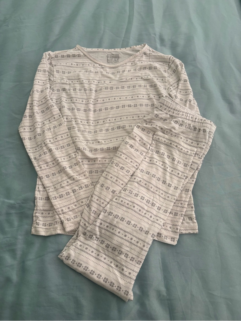 32 Degrees Girls Long Sleeve Pajama Set - White with Gray Print